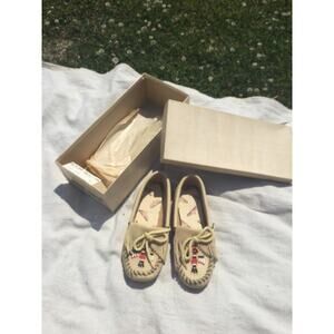 NEW Vintage‎ 60s Minnetonka Kids Beaded Leather Moccasins 4 Cream thunderbird